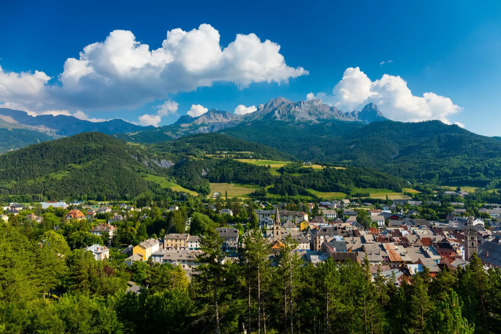 Vue de Barcelonnette et des montagnes de l'Ubaye