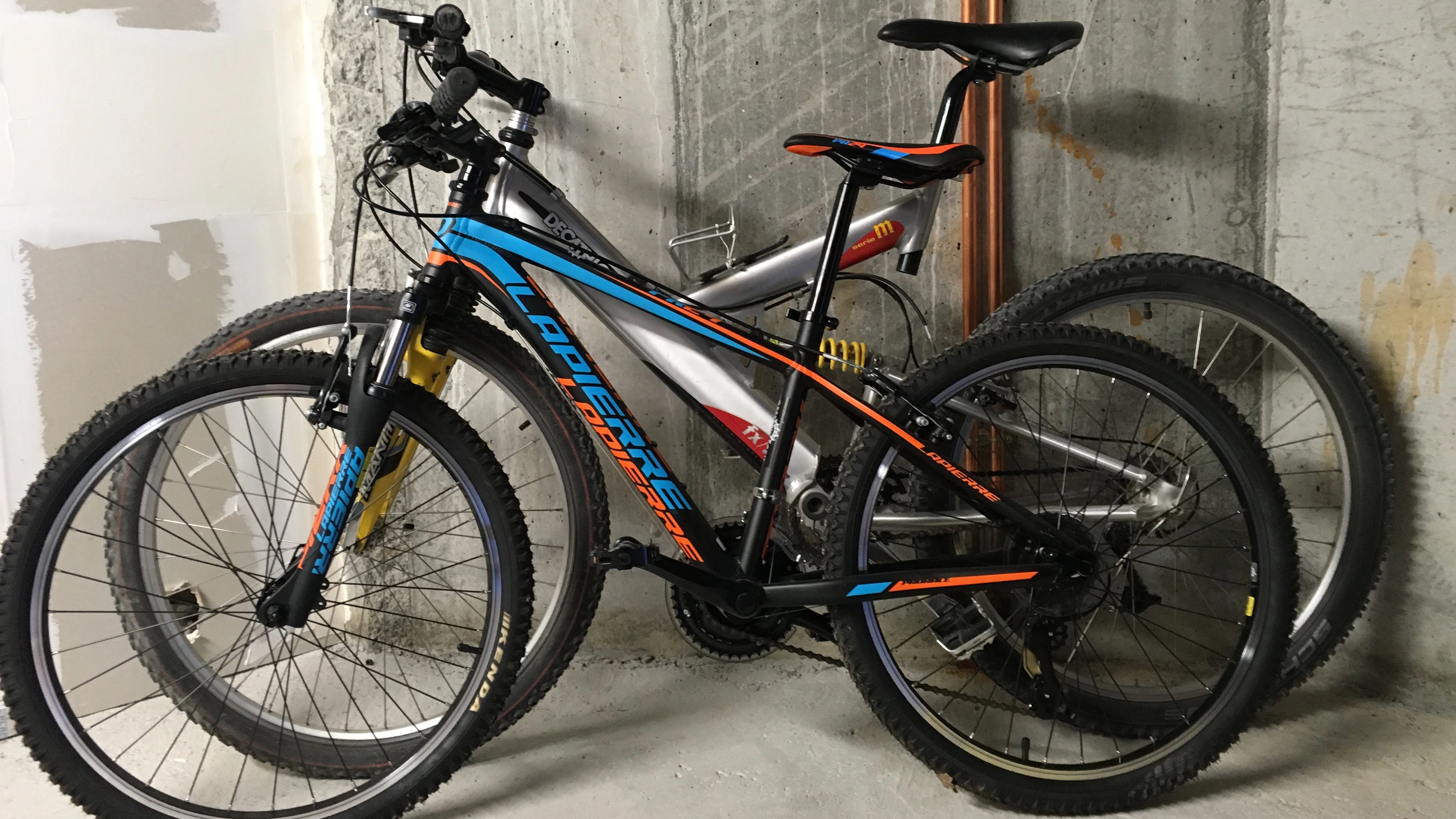 Deposito bici sicuro per ciclisti presso Les Gites de l'Argile